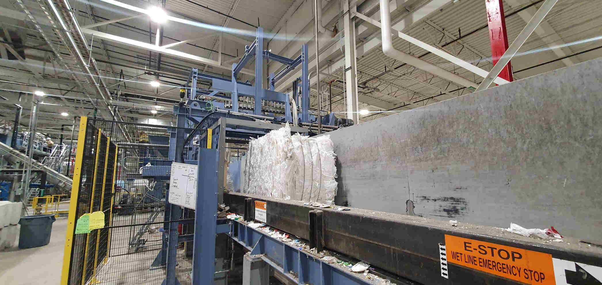 FMW fully automated plastic bale dewiring system, Wiretron