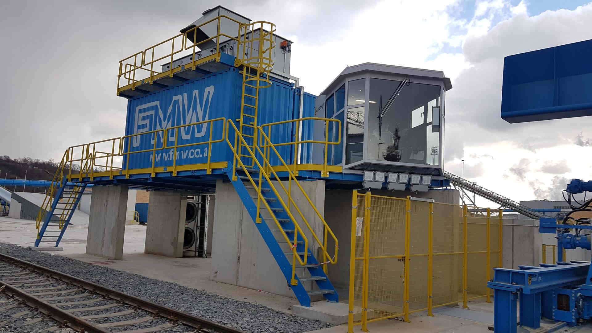 Control Tower of a container tipping machine at a pulp and paper mill for efficient wood chip receiving