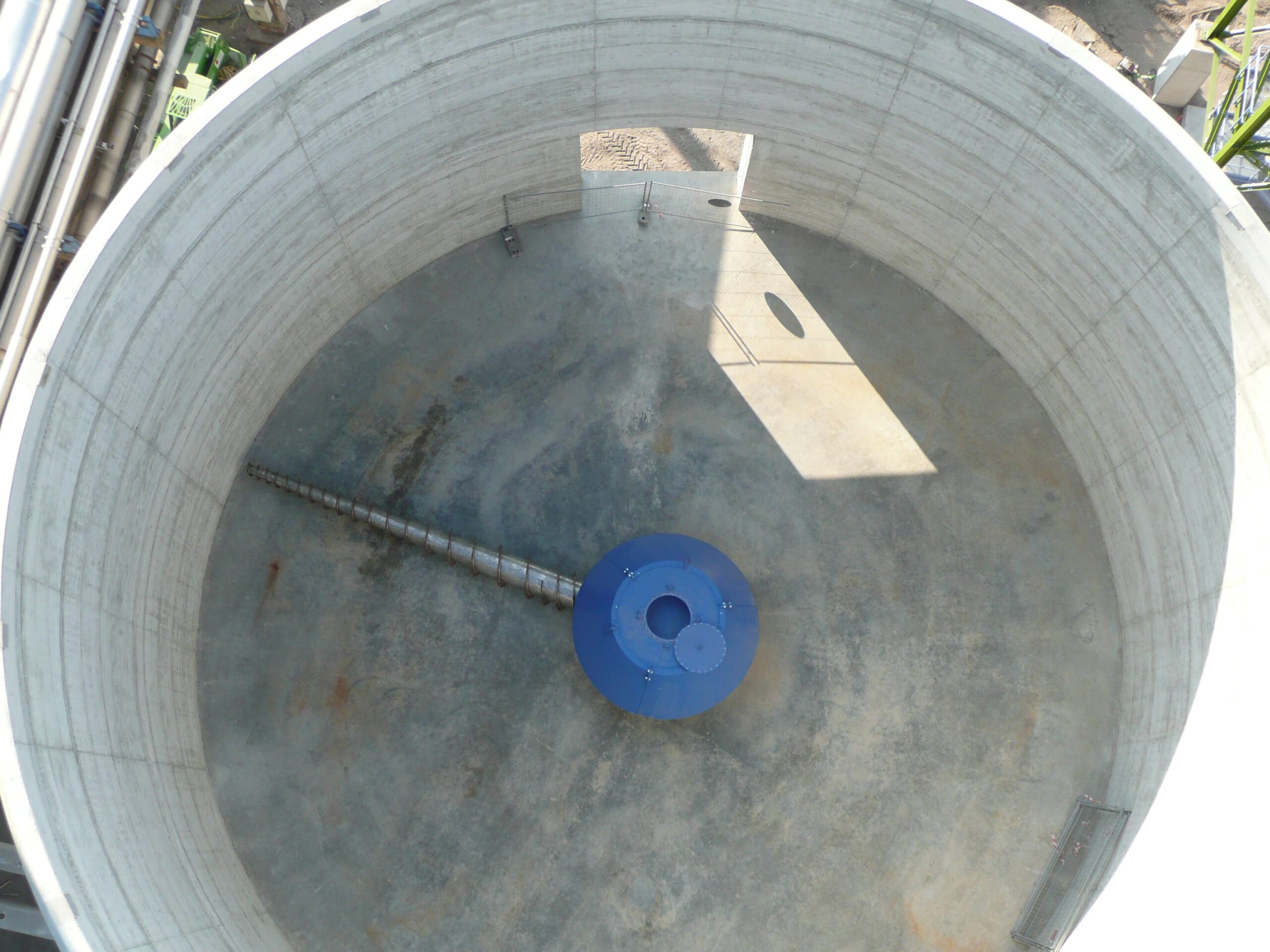 view of a round silo discharge screw
