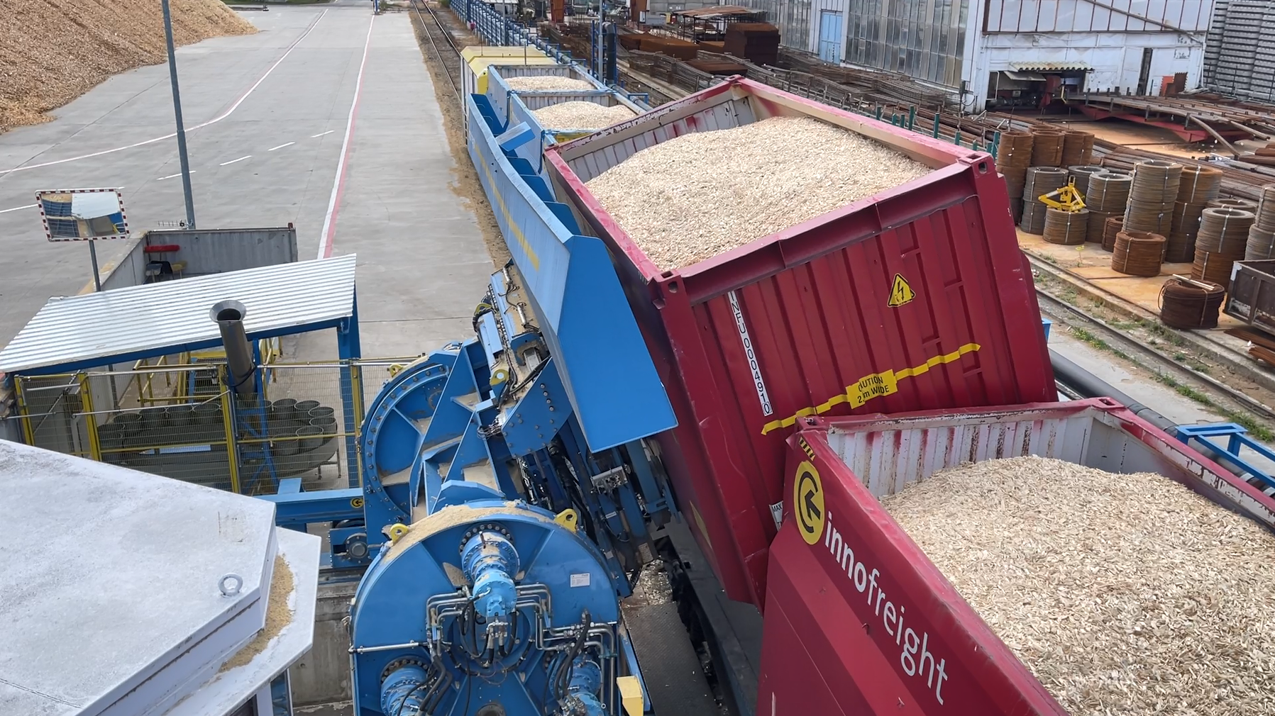 receiving woodchips via train, the container tipping machine from innofreight, devolloped by FMW is automatically emptying the container