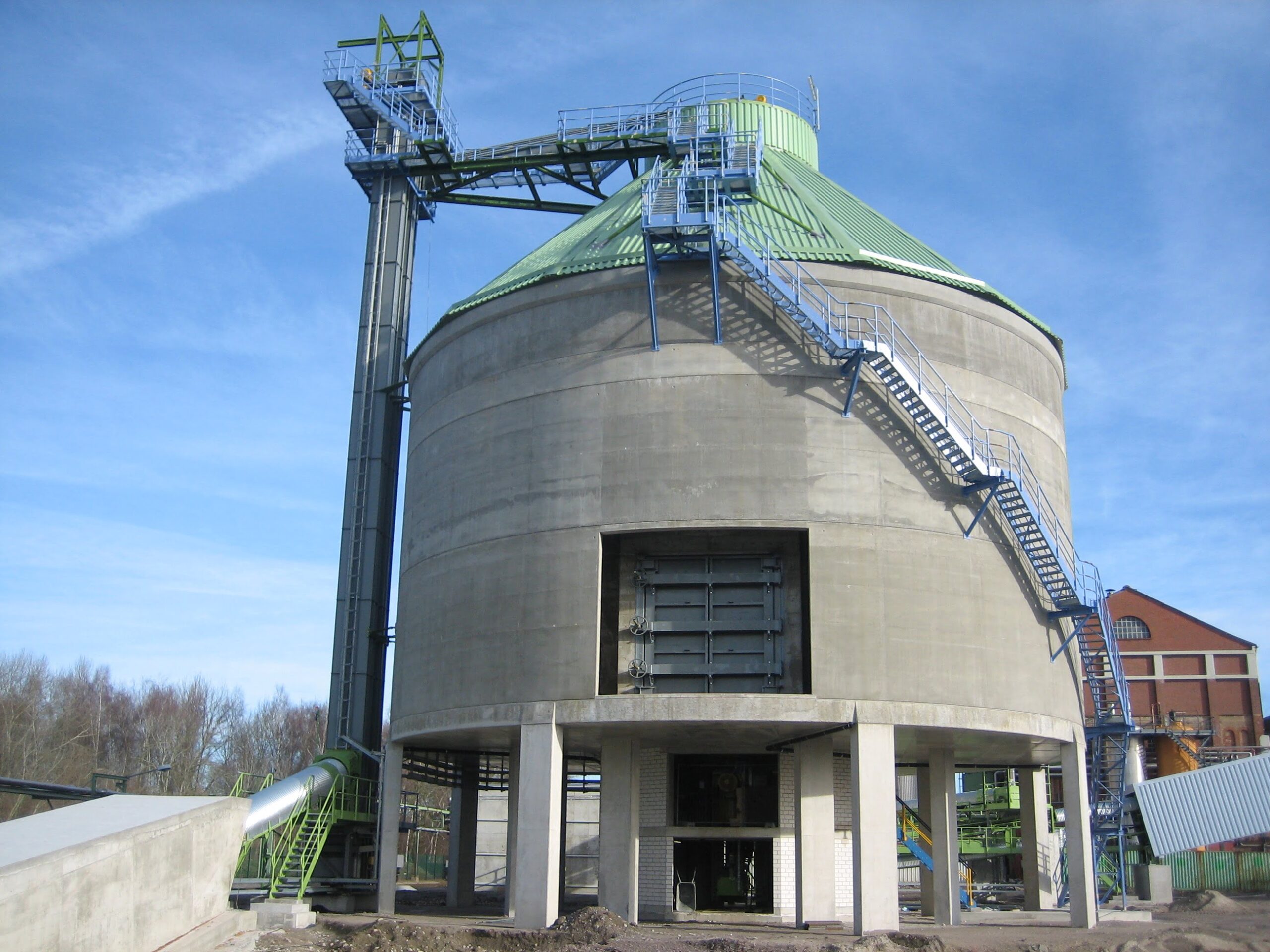 FMW Round-Silo discharge system for storing wood chips